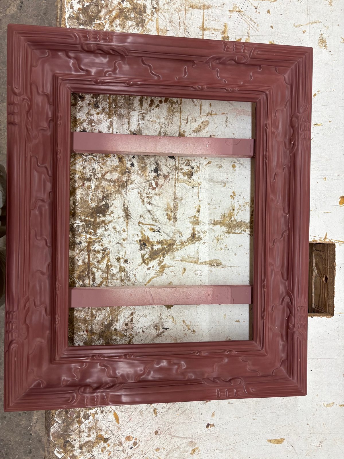 Continuous hand-carved ornament on a gilded frame, SBAS Houston